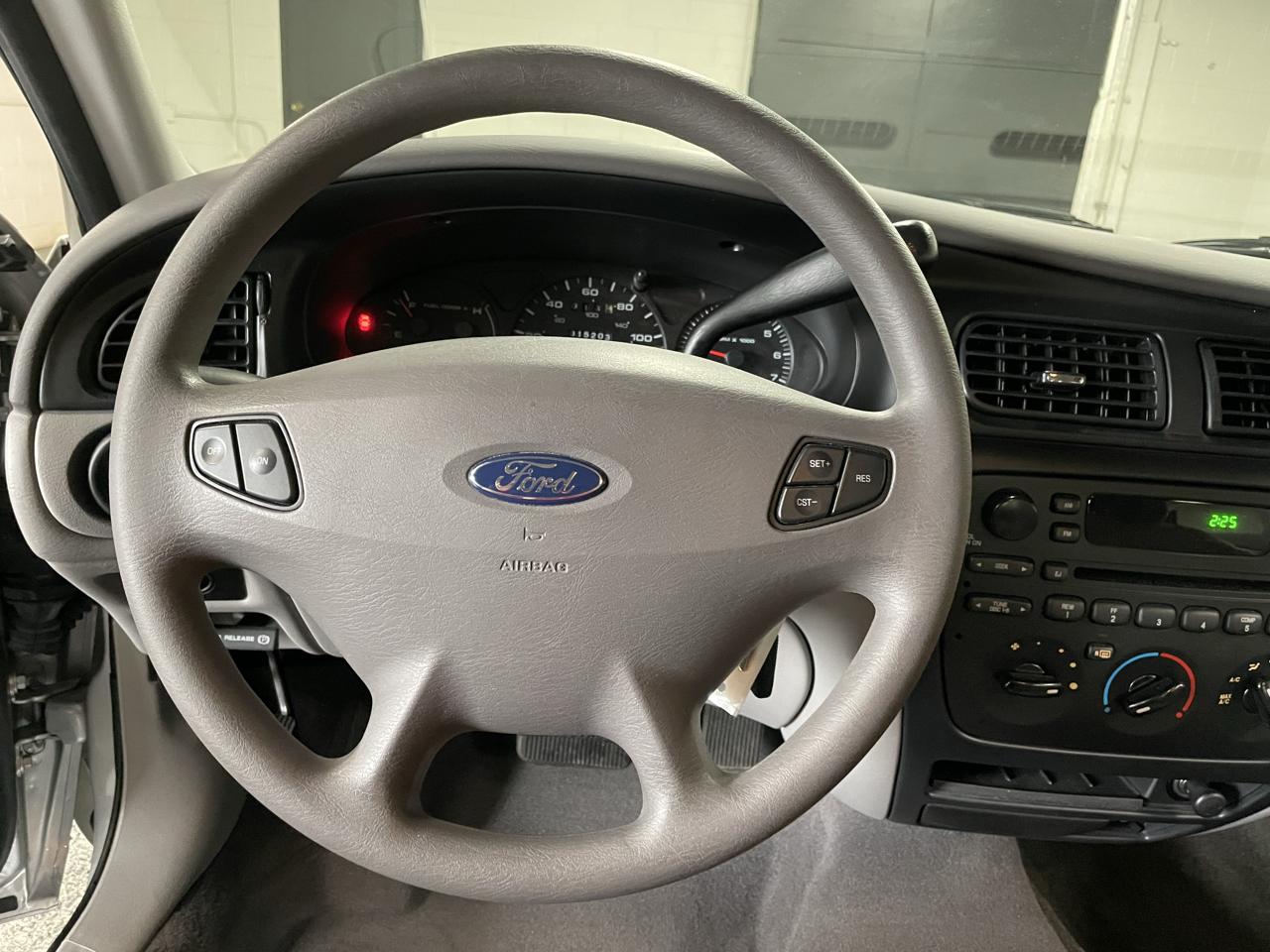 Ford Taurus SE 2002