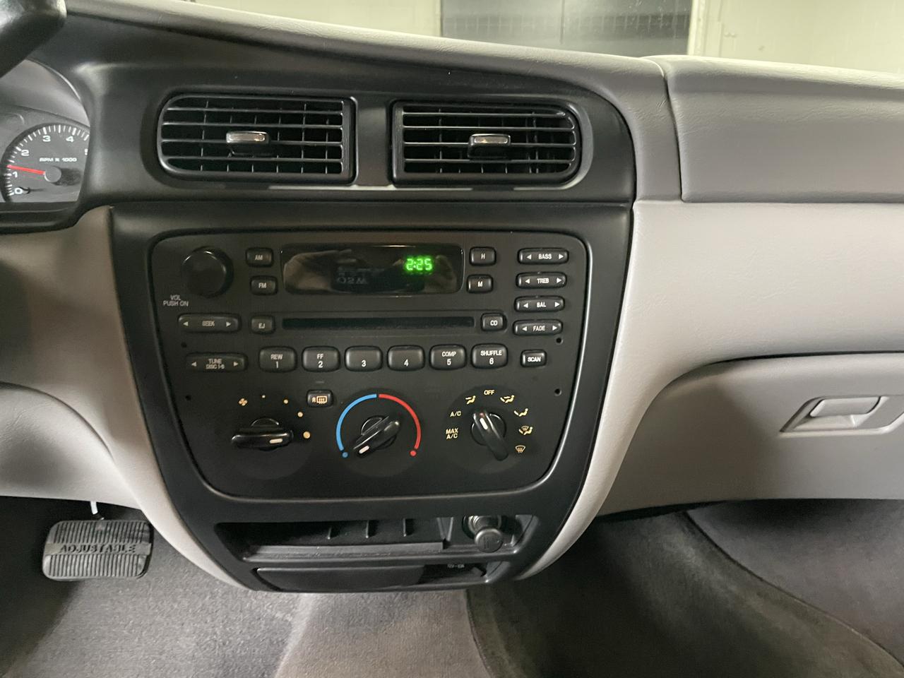 Ford Taurus SE 2002