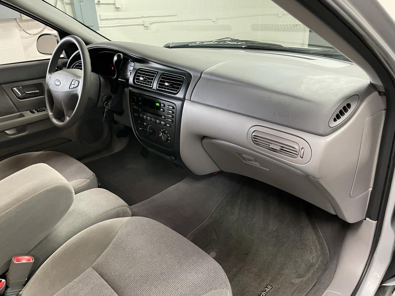 Ford Taurus SE 2002