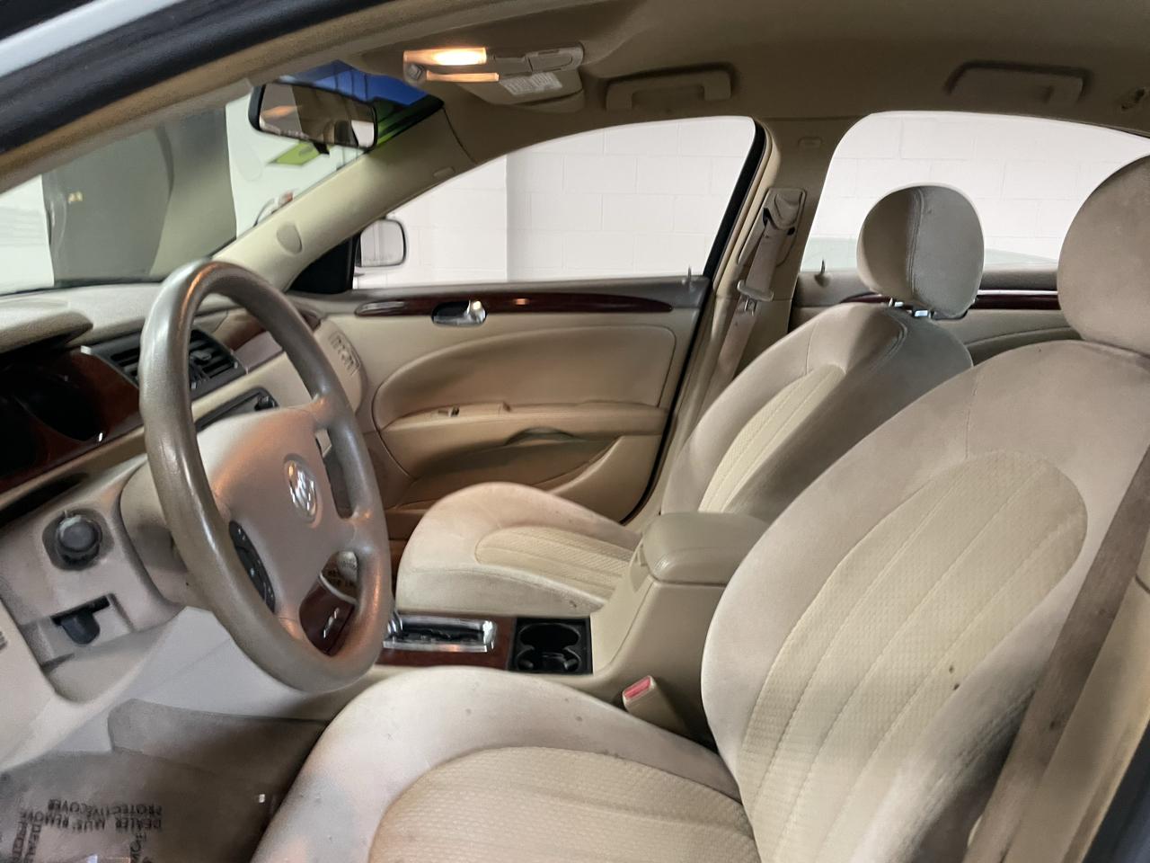 Buick Lucerne CX 2006