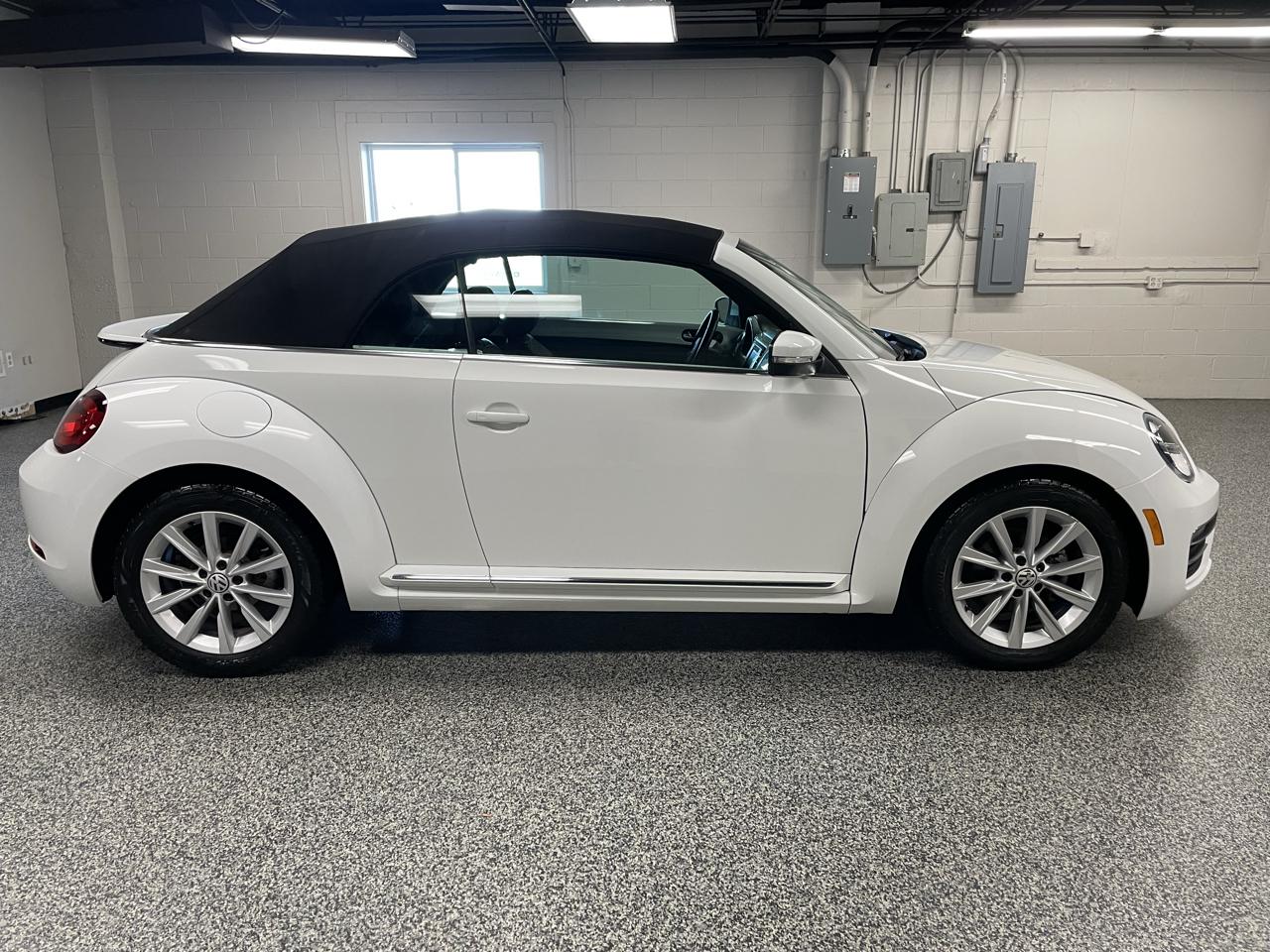 Volkswagen Beetle 2.0T SE Convertible 2018