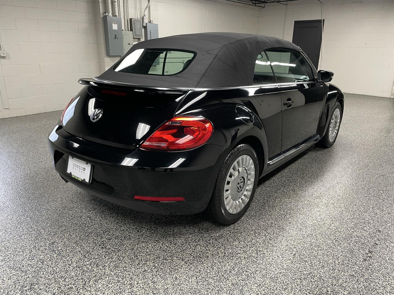 Volkswagen Beetle 1.8T Convertible w/Technology 2014