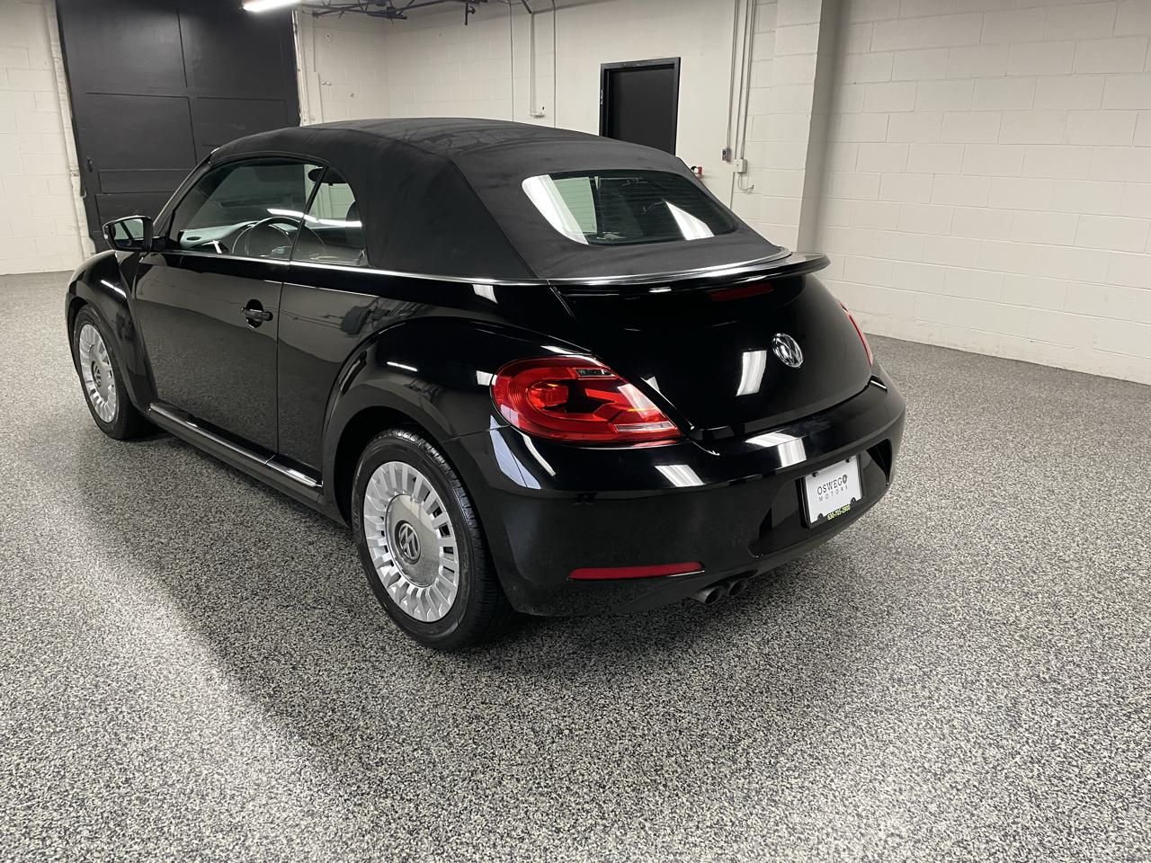 Volkswagen Beetle 1.8T Convertible w/Technology 2014