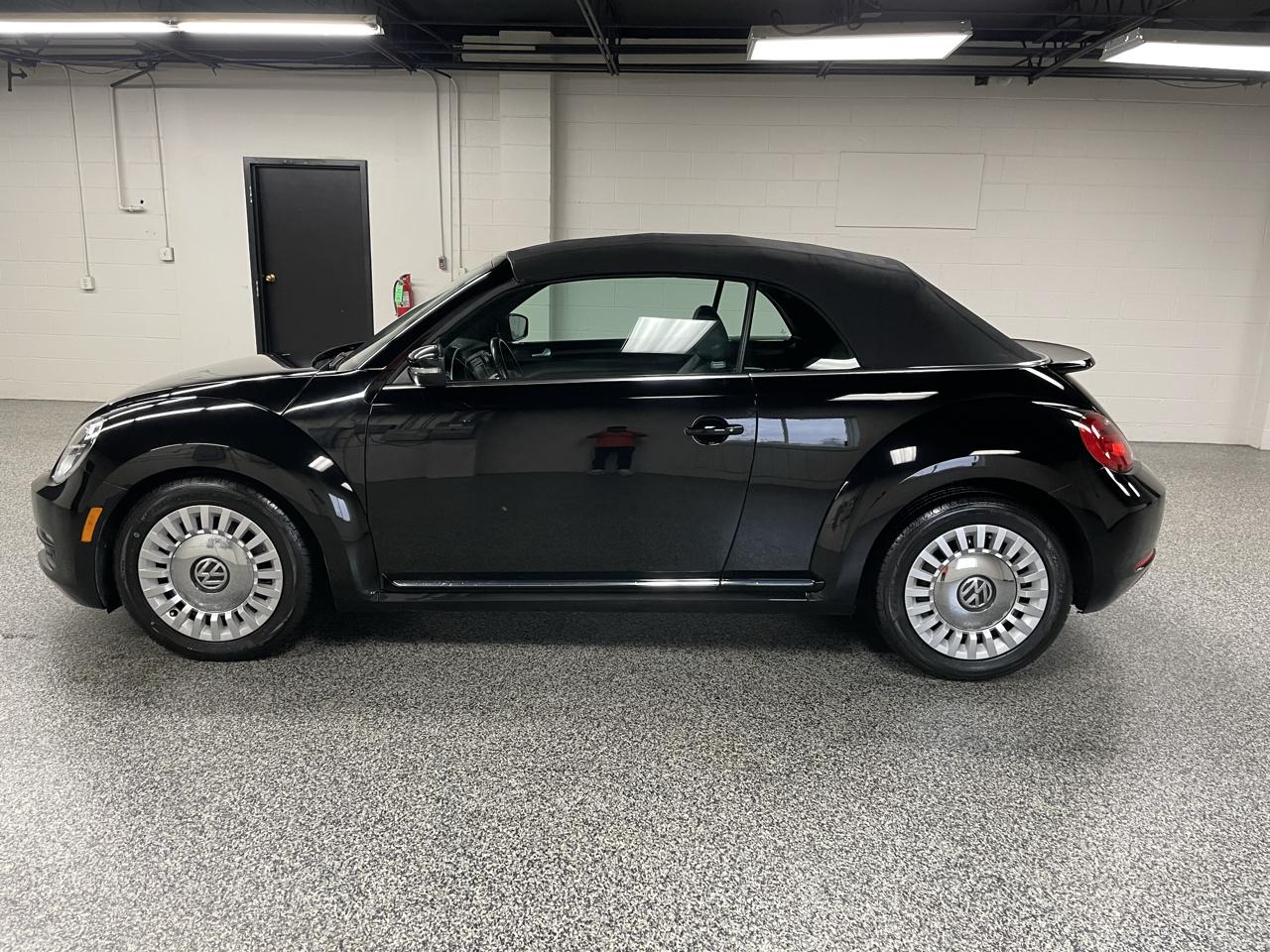 Volkswagen Beetle 1.8T Convertible w/Technology 2014