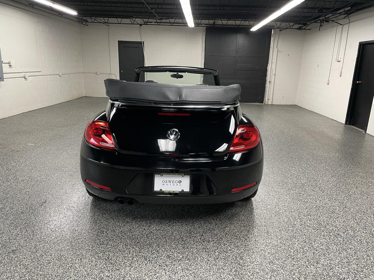 Volkswagen Beetle 1.8T Convertible w/Technology 2014