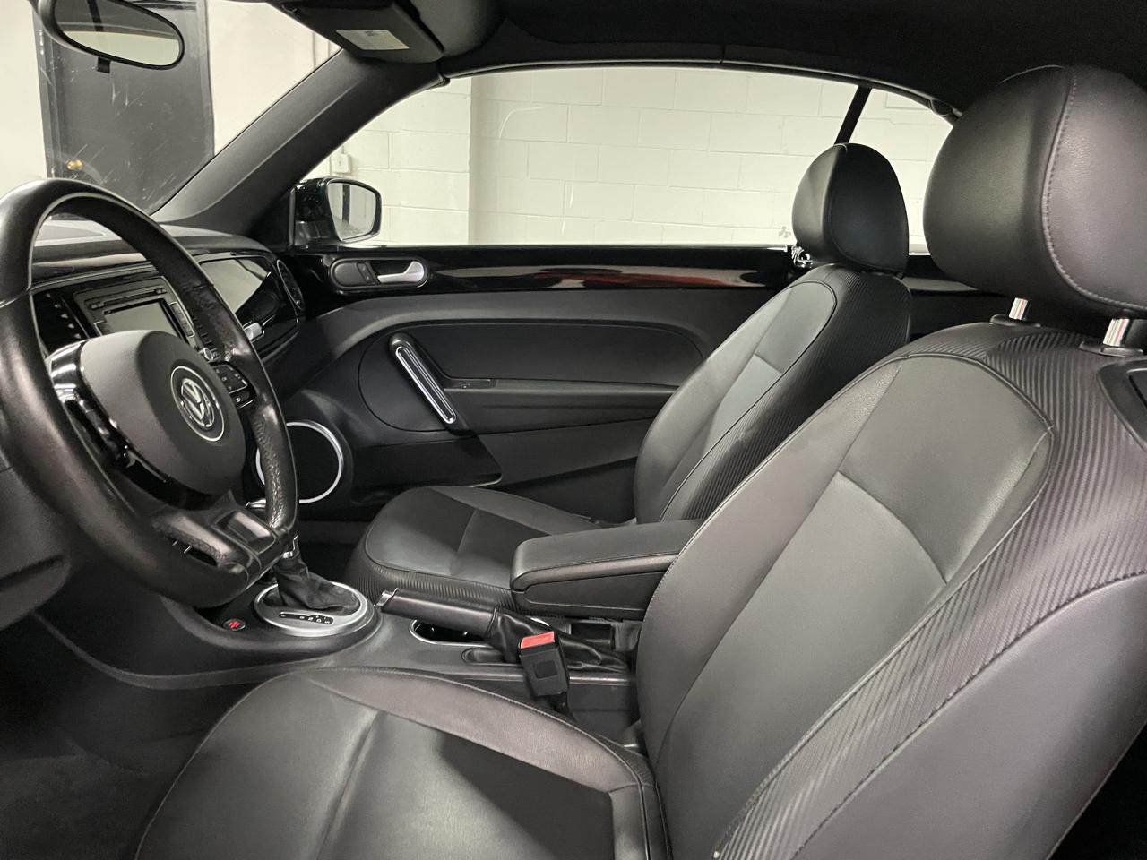 Volkswagen Beetle 1.8T Convertible w/Technology 2014