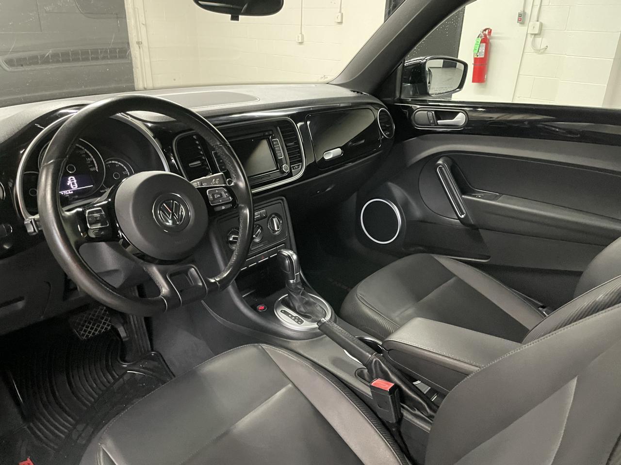 Volkswagen Beetle 1.8T Convertible w/Technology 2014