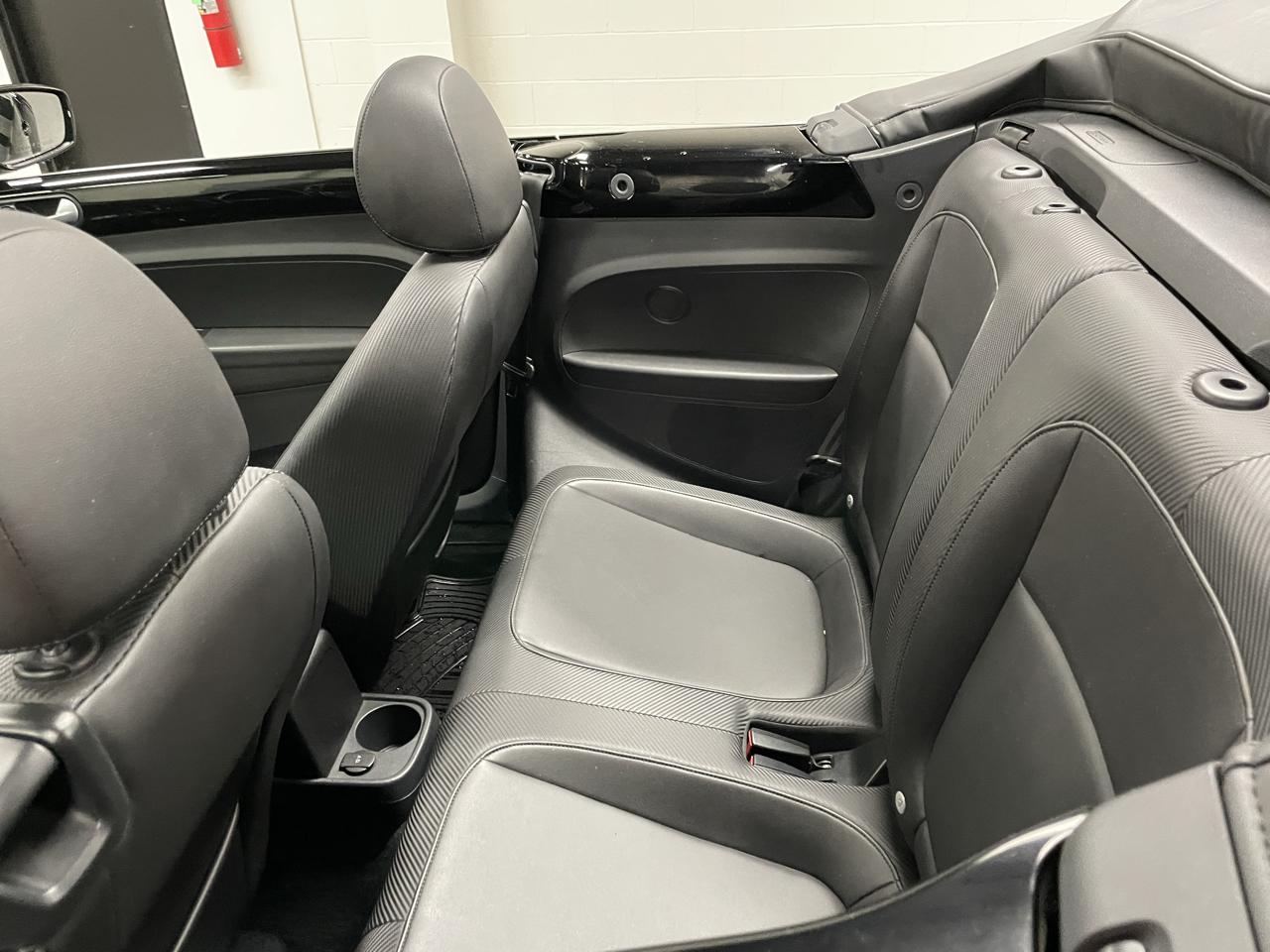 Volkswagen Beetle 1.8T Convertible w/Technology 2014