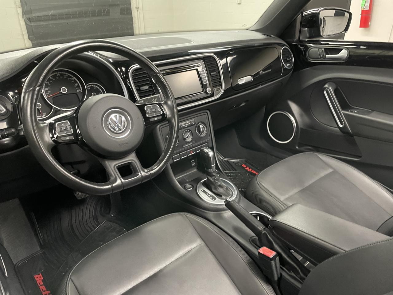 Volkswagen Beetle 1.8T Convertible w/Technology 2014