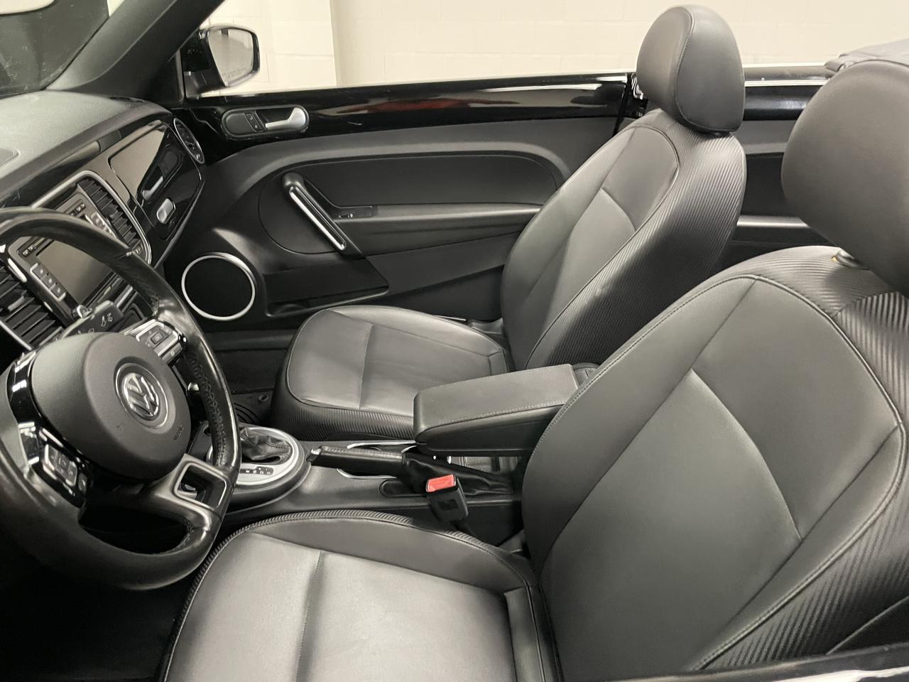 Volkswagen Beetle 1.8T Convertible w/Technology 2014