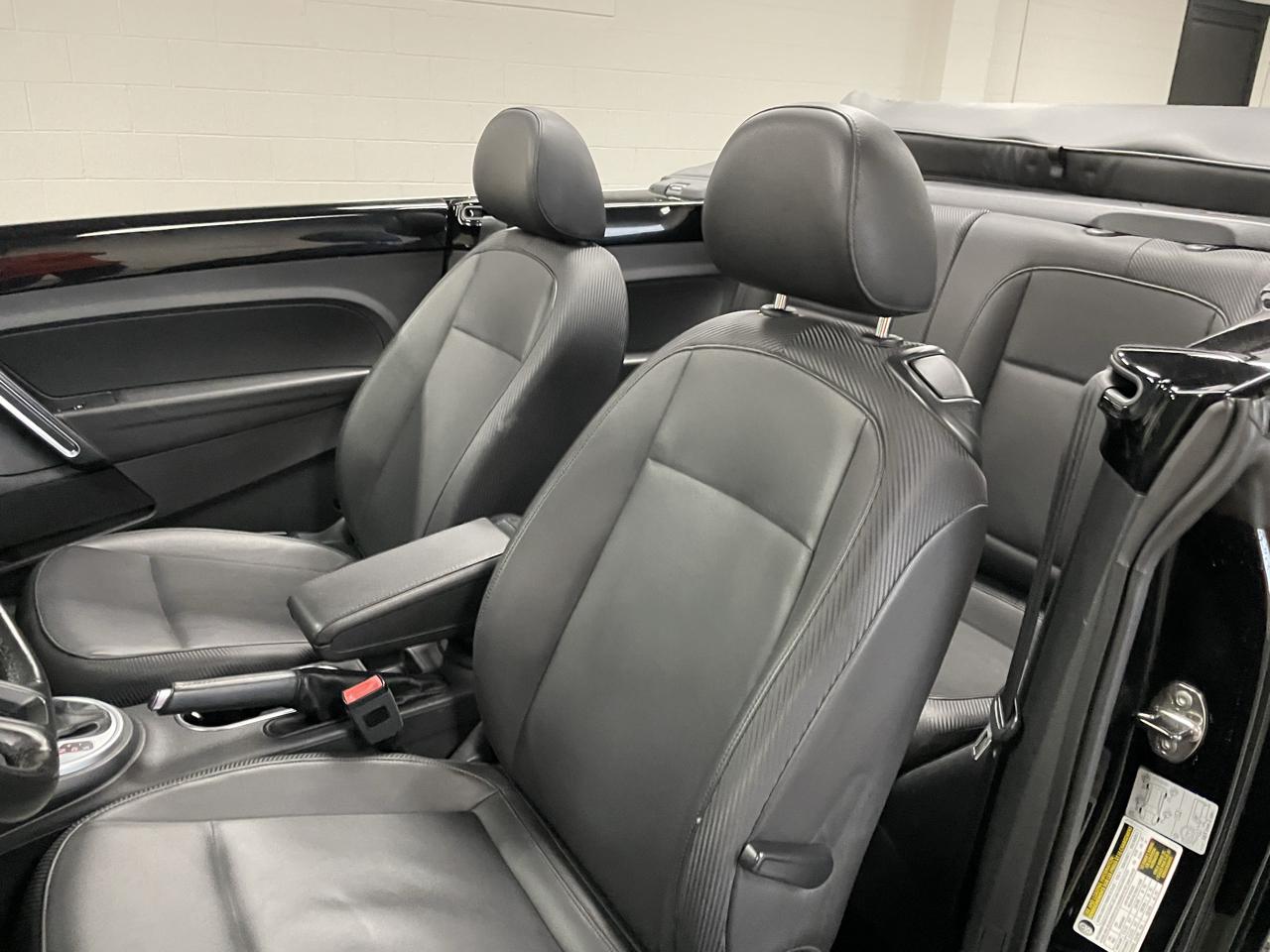 Volkswagen Beetle 1.8T Convertible w/Technology 2014