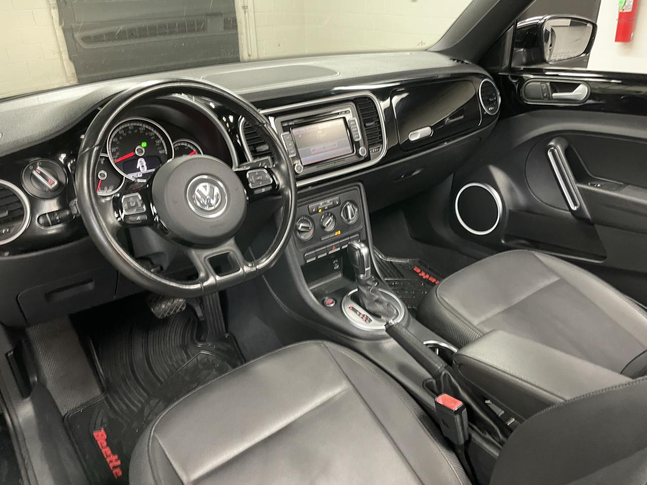 Volkswagen Beetle 1.8T Convertible w/Technology 2014