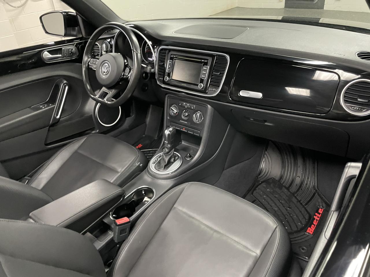 Volkswagen Beetle 1.8T Convertible w/Technology 2014