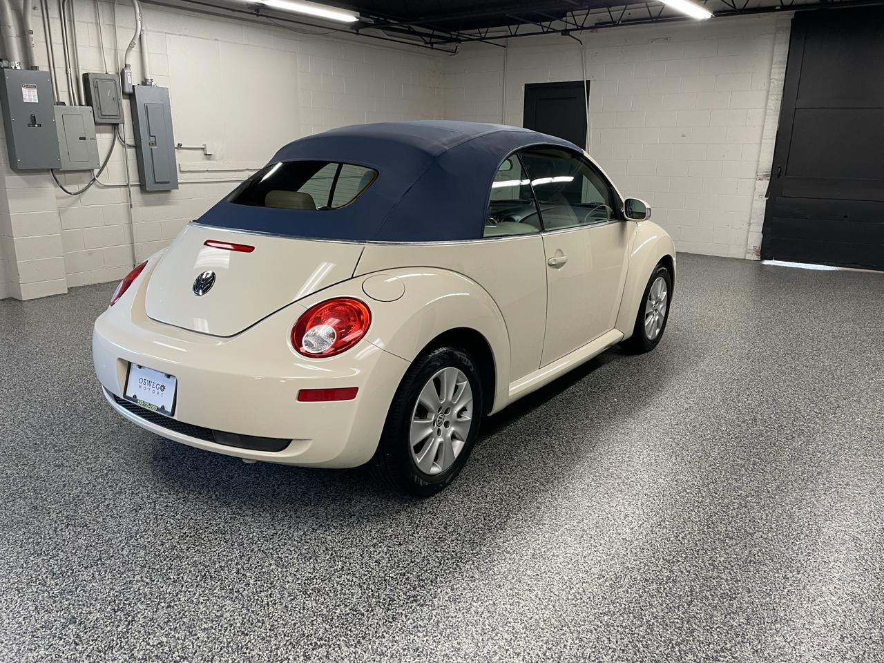 Volkswagen New Beetle 2.5L Convertible 2010
