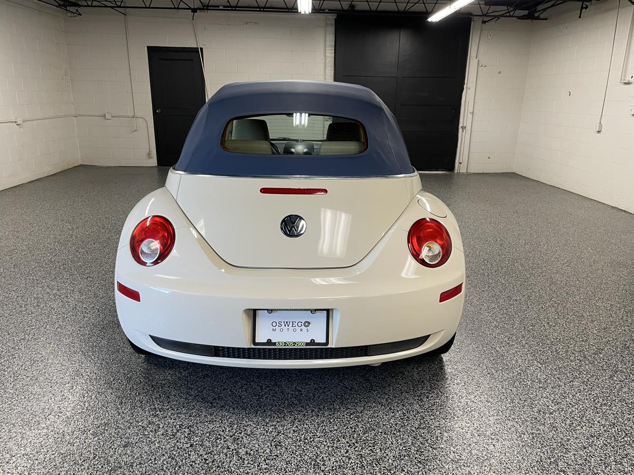 Volkswagen New Beetle 2.5L Convertible 2010