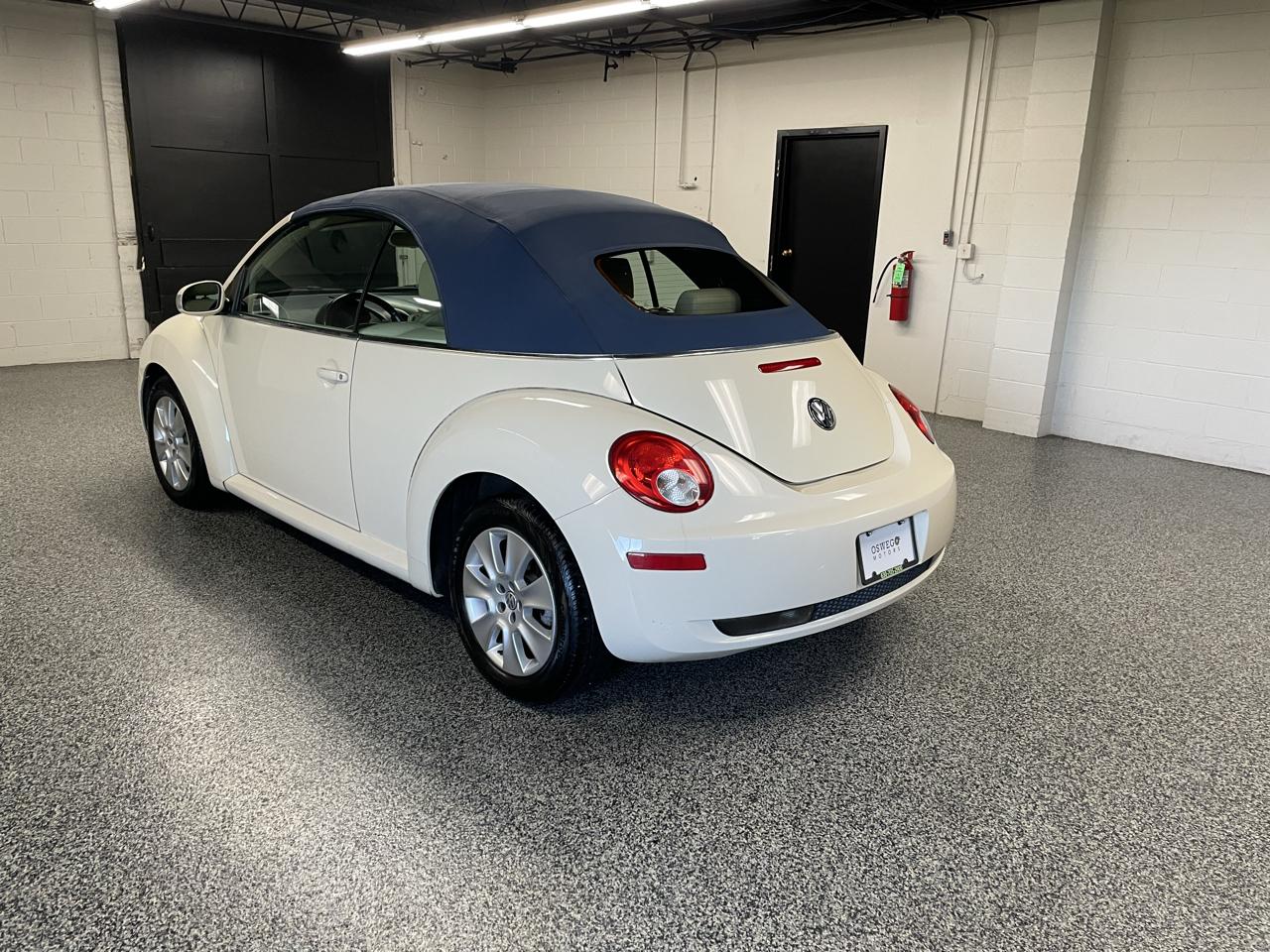 Volkswagen New Beetle 2.5L Convertible 2010