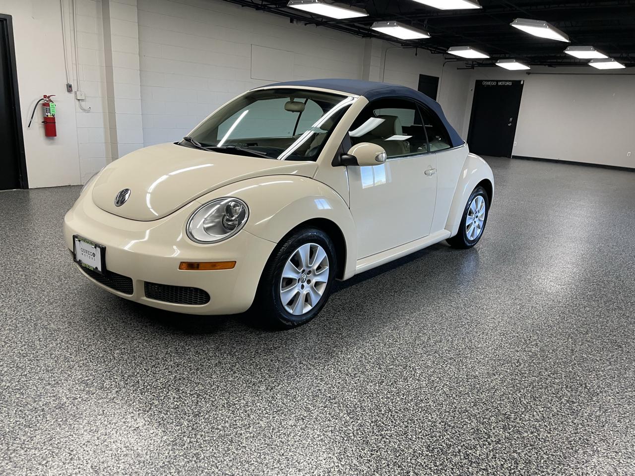 Volkswagen New Beetle 2.5L Convertible 2010