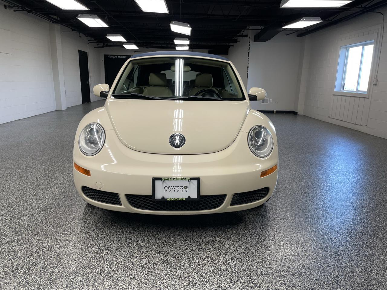 Volkswagen New Beetle 2.5L Convertible 2010