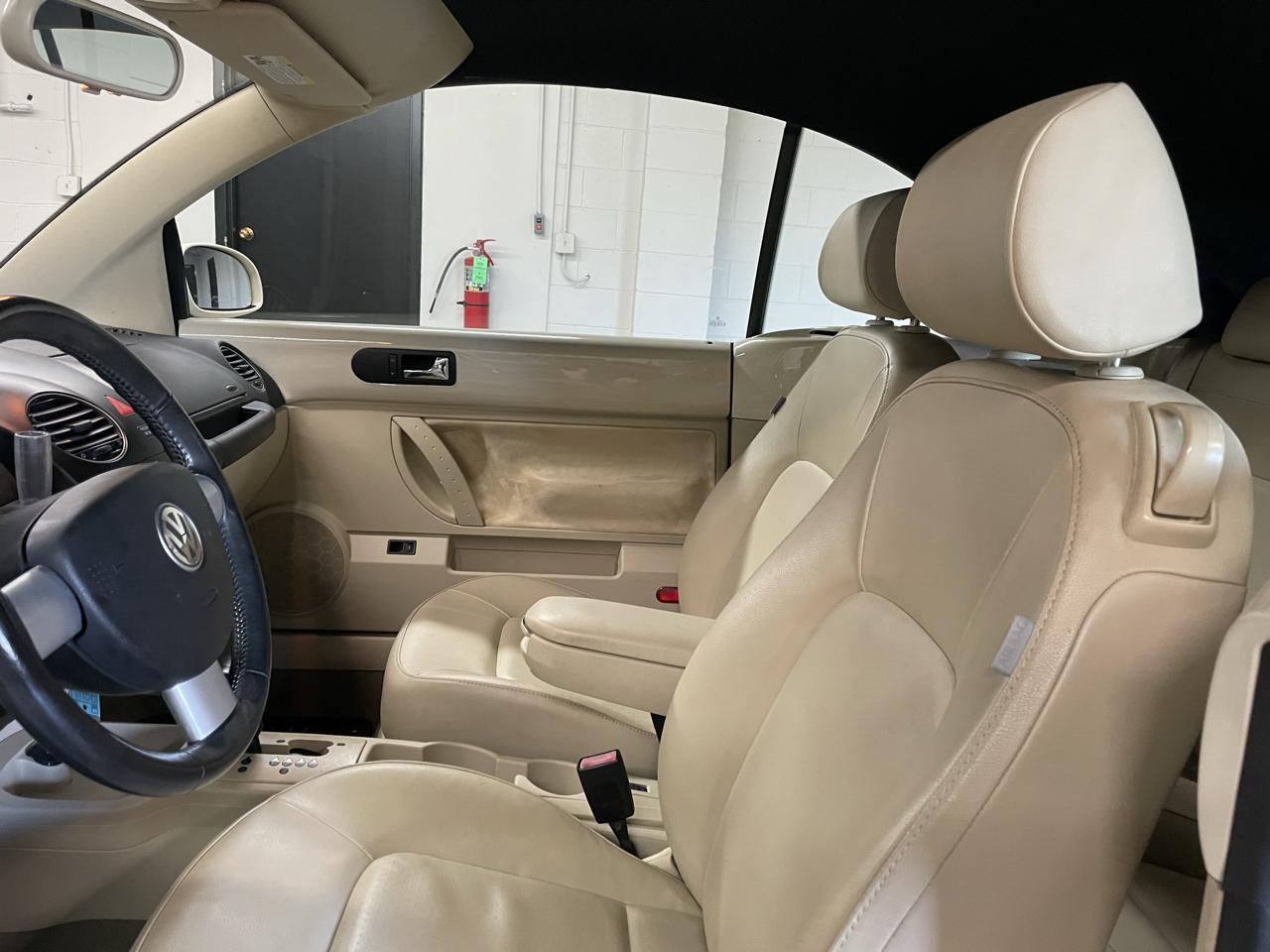 Volkswagen New Beetle 2.5L Convertible 2010