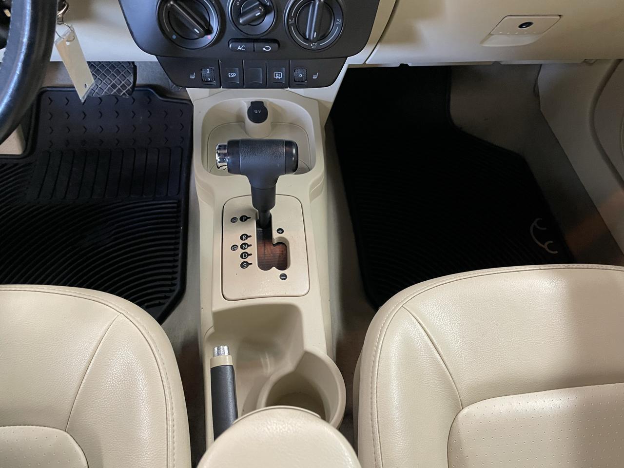 Volkswagen New Beetle 2.5L Convertible 2010
