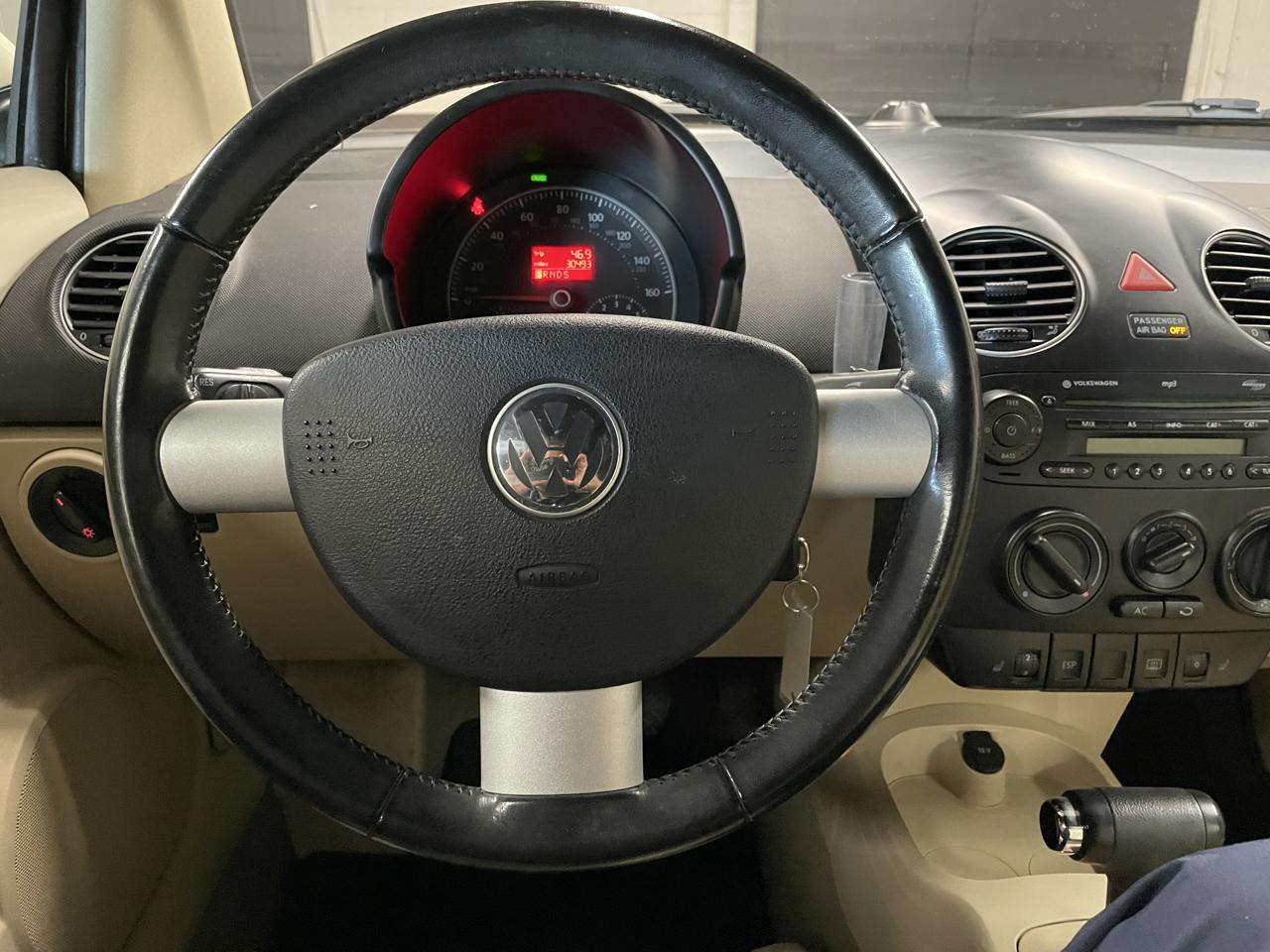 Volkswagen New Beetle 2.5L Convertible 2010