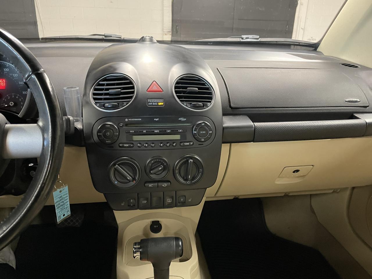 Volkswagen New Beetle 2.5L Convertible 2010