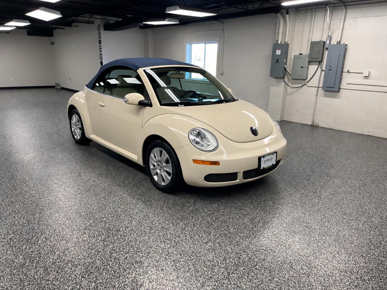Volkswagen New Beetle 2.5L Convertible 2010