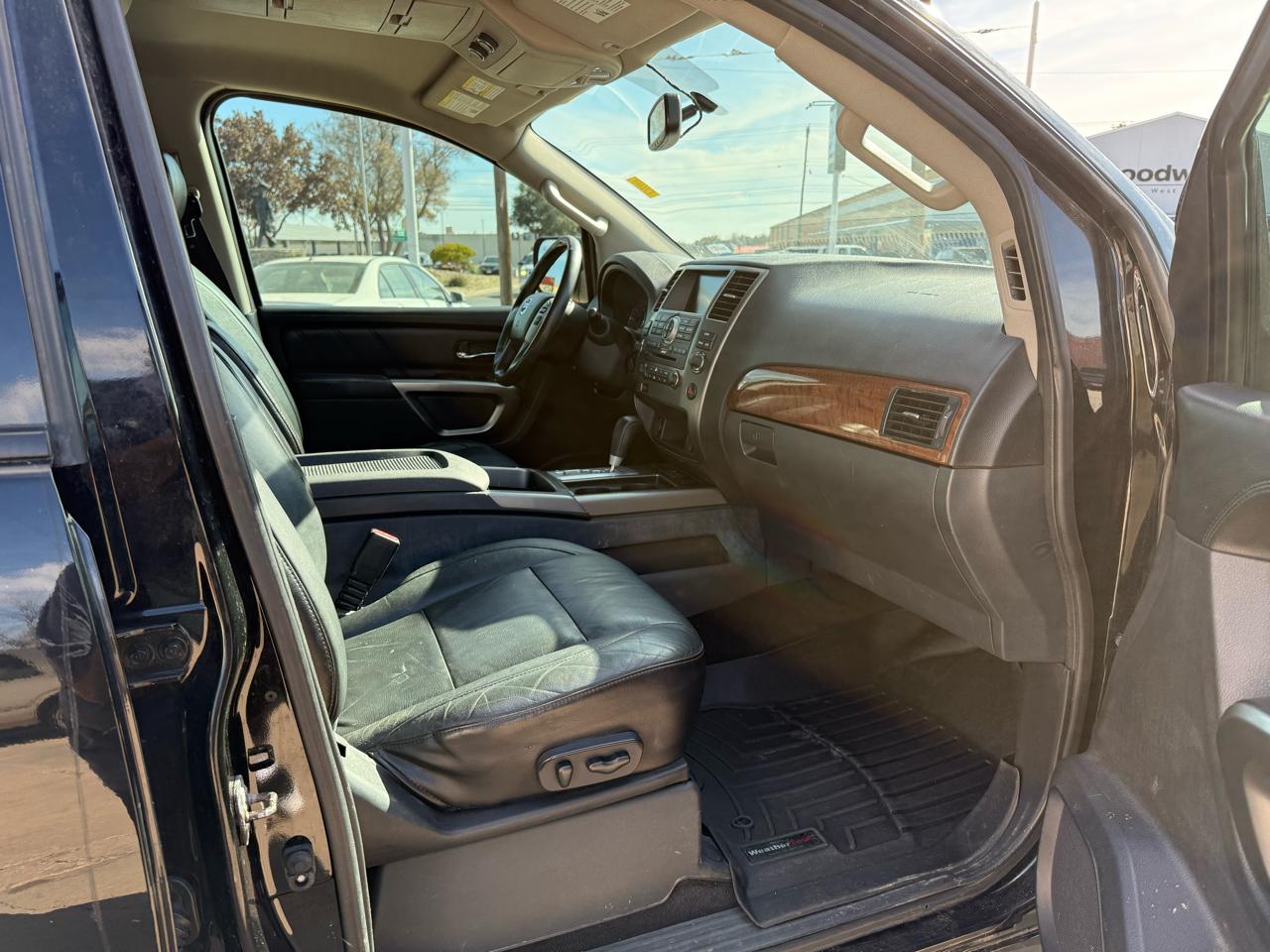 Nissan Armada  2015