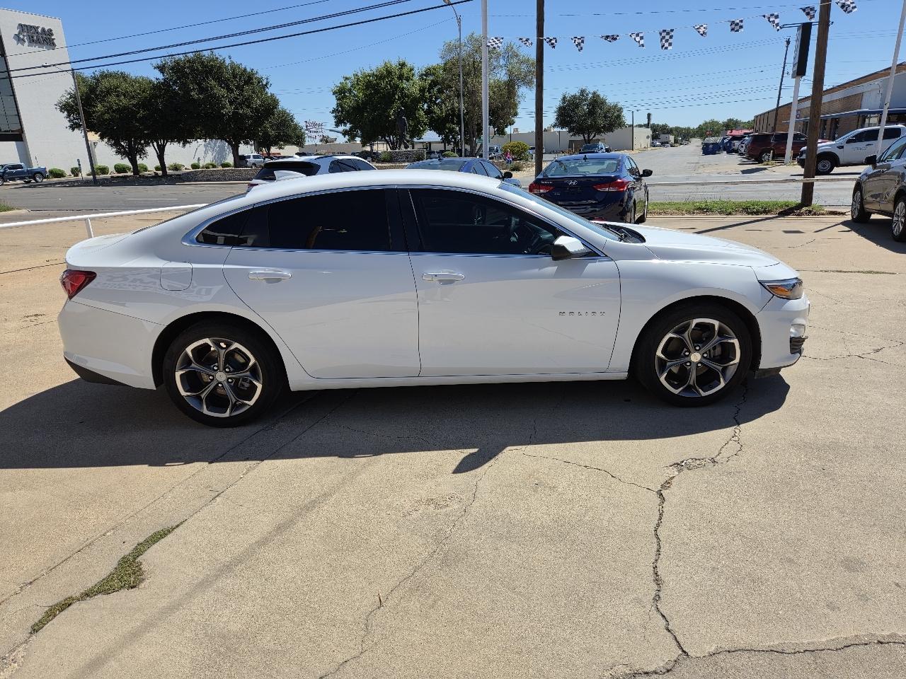 Chevrolet Malibu photo 3