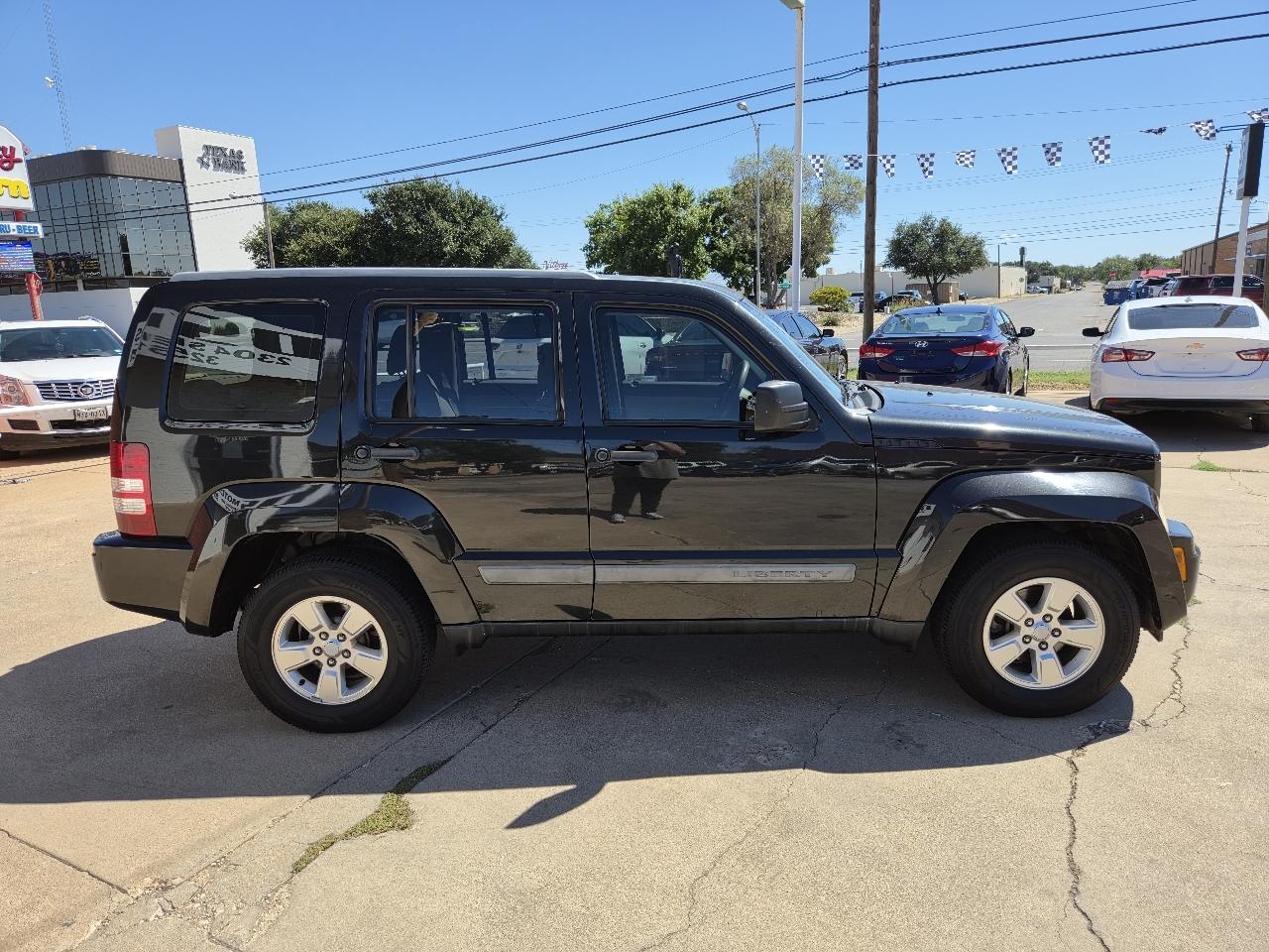 Jeep Liberty photo 3