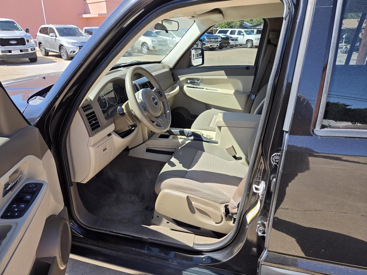 Jeep Liberty photo 5