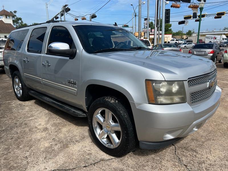 Chevrolet Suburban LS 1500 2WD 2011