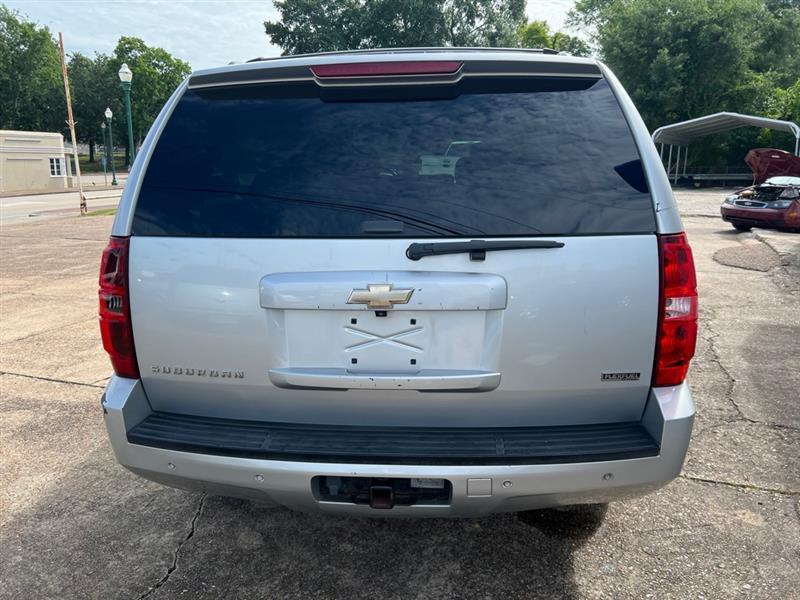 Chevrolet Suburban LS 1500 2WD 2011