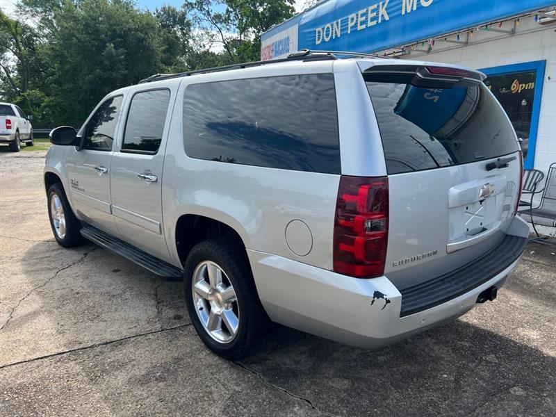 Chevrolet Suburban LS 1500 2WD 2011