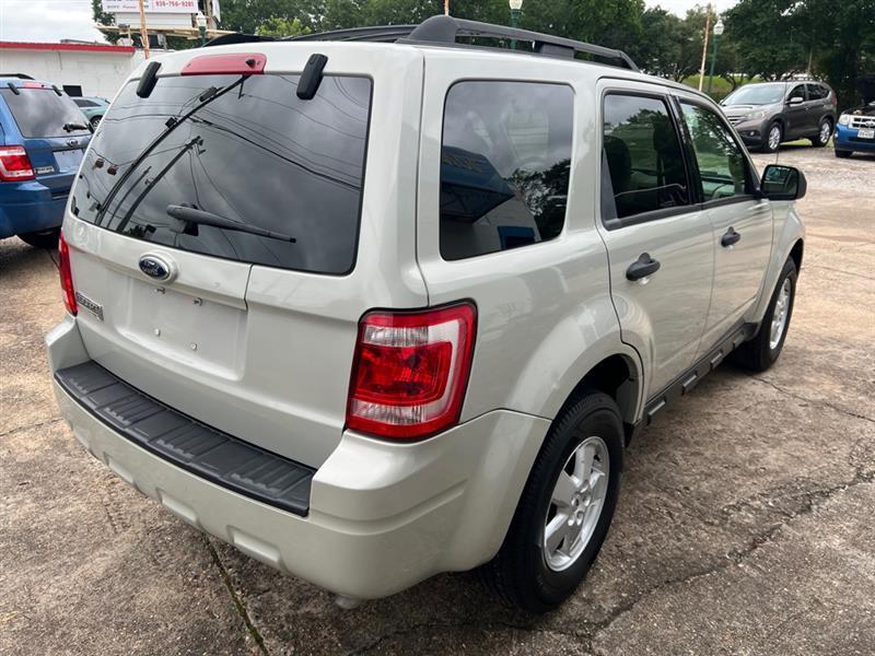 Ford Escape XLT FWD I4 2009
