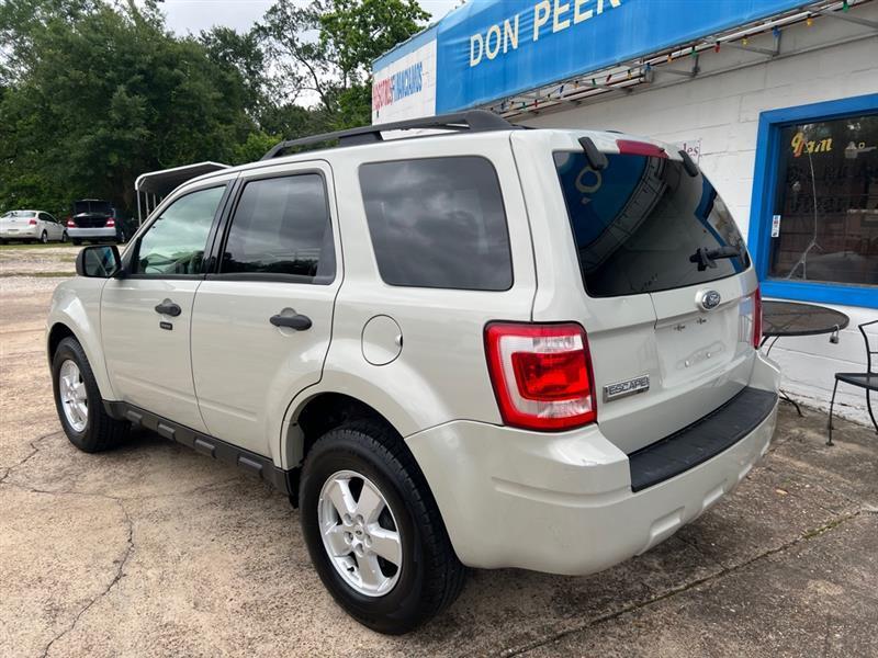 Ford Escape XLT FWD I4 2009