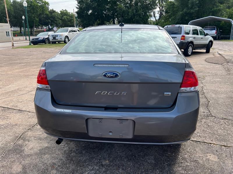 Ford Focus SE Sedan 2011
