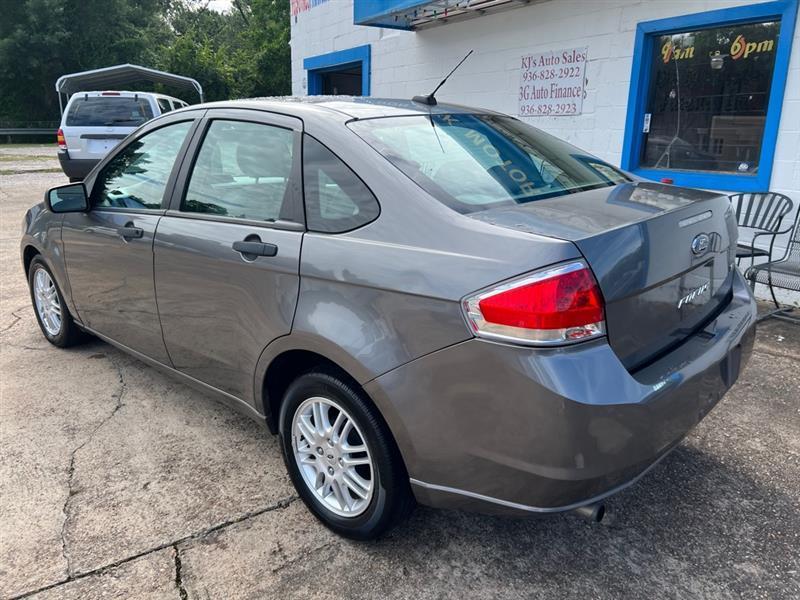 Ford Focus SE Sedan 2011