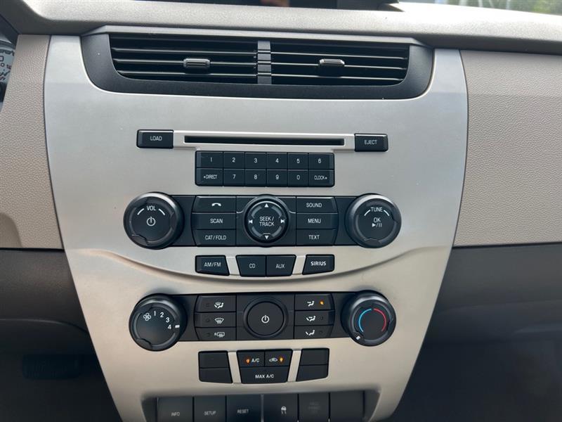 Ford Focus SE Sedan 2011
