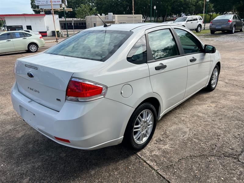 Ford Focus SE Sedan 2010