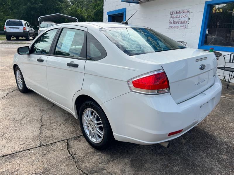 Ford Focus SE Sedan 2010