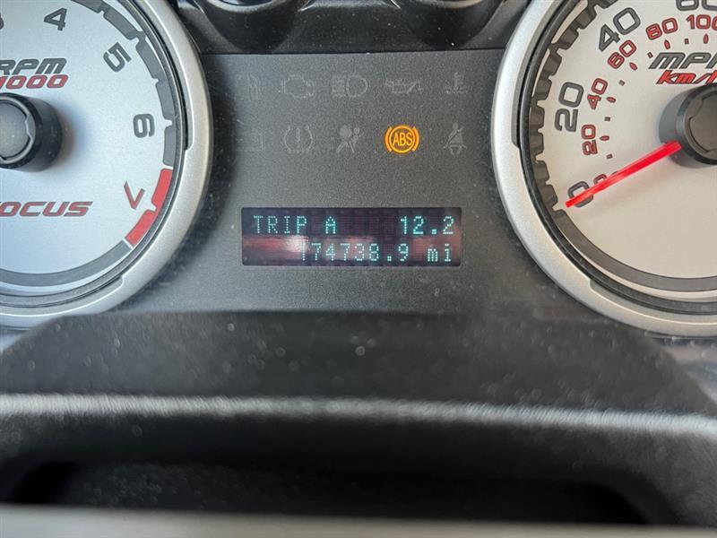 Ford Focus SE Sedan 2010