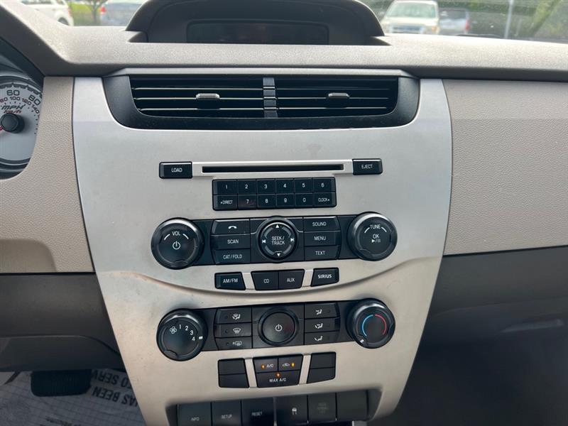 Ford Focus SE Sedan 2010