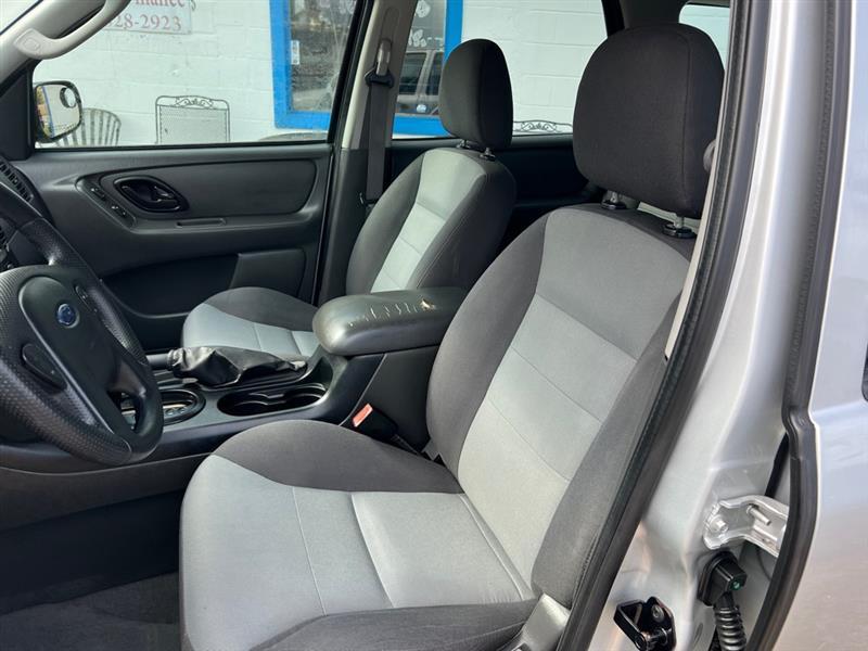Ford Escape XLS 2WD 2005