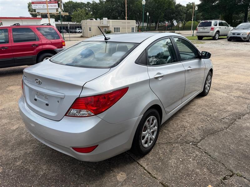 Hyundai Accent GLS 4-Door 2012