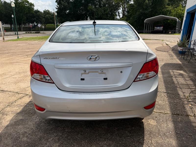 Hyundai Accent GLS 4-Door 2012