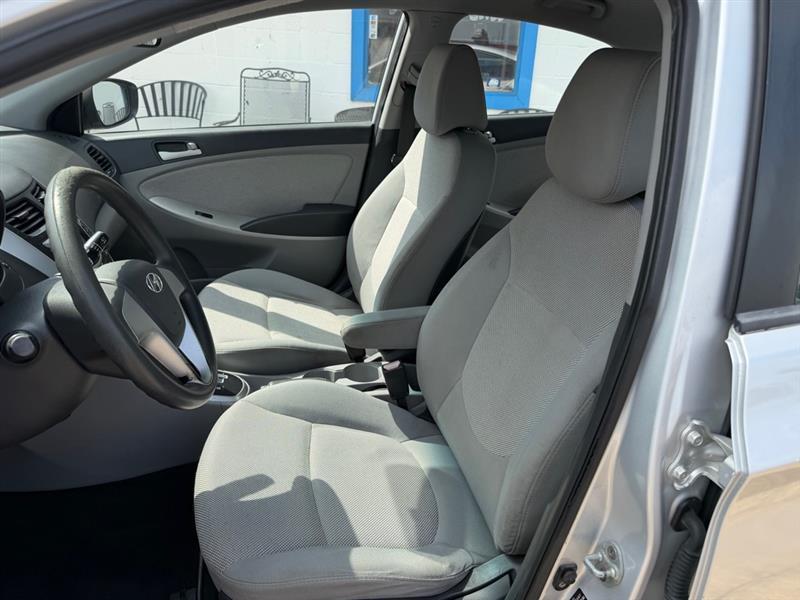 Hyundai Accent GLS 4-Door 2012
