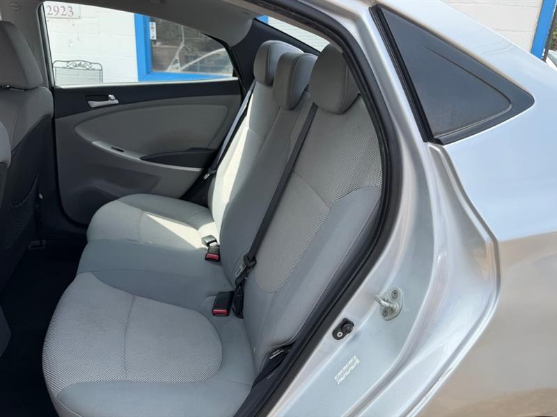 Hyundai Accent GLS 4-Door 2012