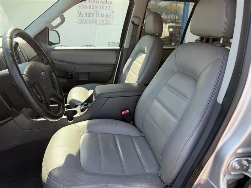 Ford Explorer XLT 4.6L 2WD 2005