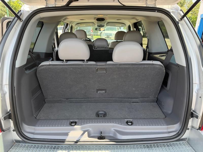 Ford Explorer XLT 4.6L 2WD 2005